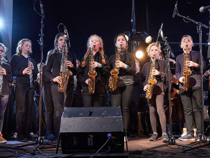 Schülerinnen und Schüler im Konzert